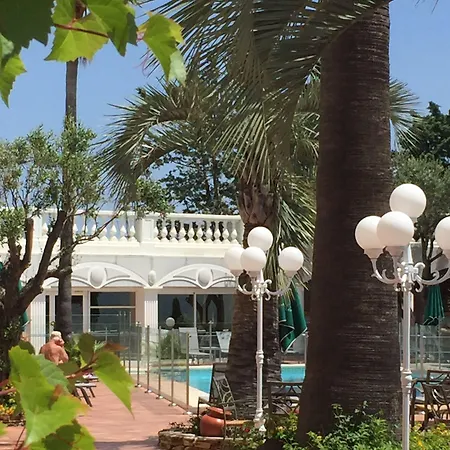 Le Mirage Отель