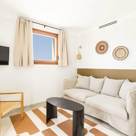 Le Mirage 4* Ле-Лаванду